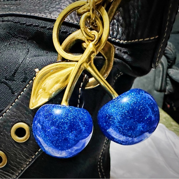 Vintage Coach soho shoulder Bag Black with Gold Accents - Picture 10 of 17